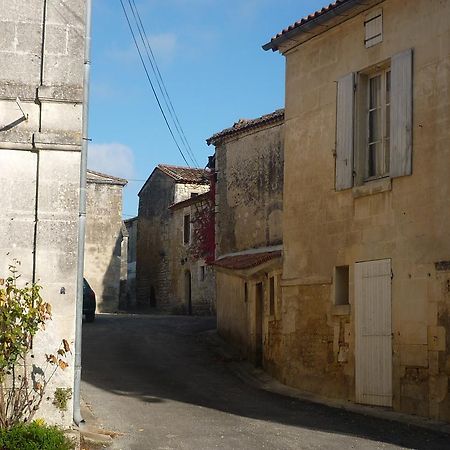 Chambres D'Hotes L'En Haut Des Vignes Mérignac Buitenkant foto